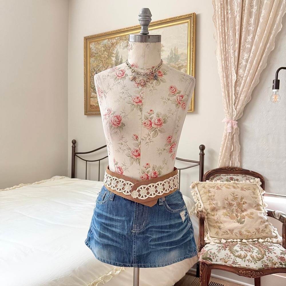 Vintage Floral Leather Belt 60s brown leather belt with cream crochet